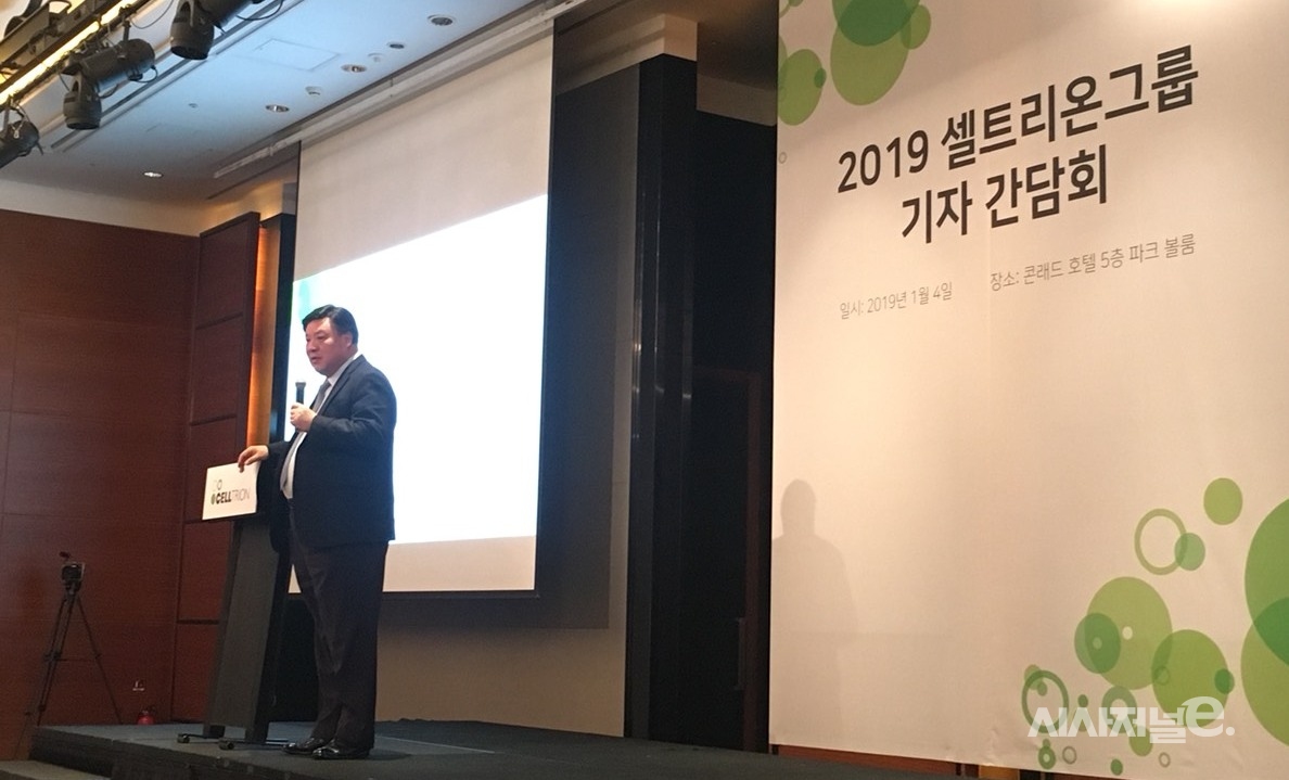 서정진 셀트리온그룹 회장이 4일 서울 여의도 콘래드호텔에서 열린 기자간담회서 향후 계획을 밝히고 있다. / 사진=차여경 기자