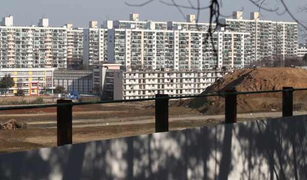 전국 공인중개사들이 올해 서울 주택시장 매매가격과 전셋값은 하락 또는 보합세를 보일 것으로 전망했다./사진=연합뉴스