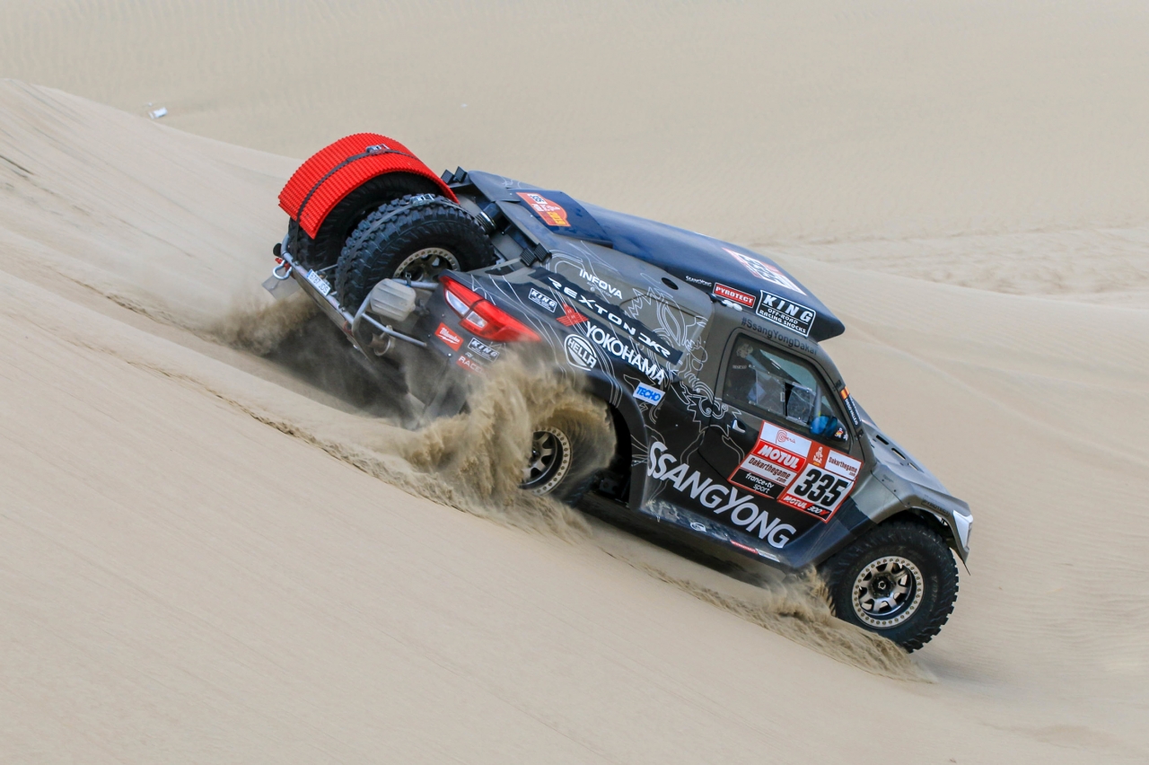 지난 6일 (현지시간) 페루 리마(Lima)에서 열린 2019 다카르 랠리(Dakar Rally) 포디움 개막식에서의 쌍용자동차 렉스턴 DKR의 모습. / 사진=쌍용자동차