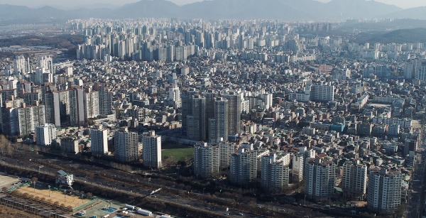 지난해 12월30일 오전 서울 강동구 일대의 아파트 모습. / 사진=연합뉴스