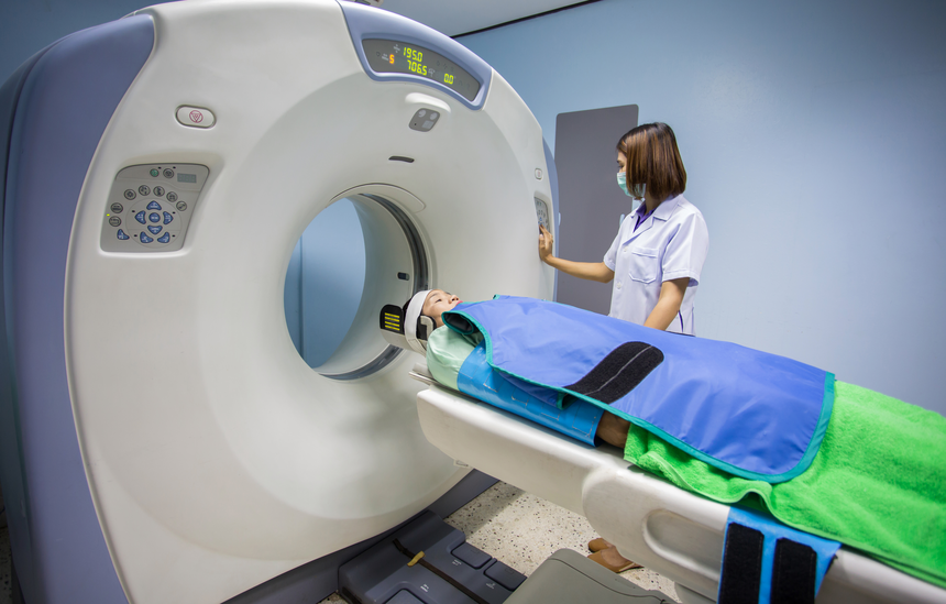 올해 상반기 중으로 자기공명영상장치(MRI)로 안면·부비동·목 등을 검사할 때 환자가 부담해야 할 비용이 대폭 감소된다. / 사진=셔터스톡