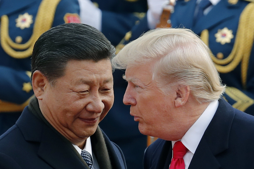 도널드 트럼프 미국 대통령(오른쪽)과 시진핑 중국 국가주석이 지난해 11월 중국 베이징에서 만나 대화를 나누고 있다. / 사진=연합뉴스