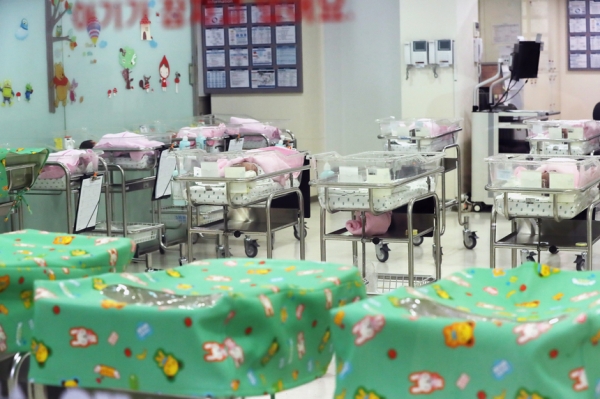 서울 시내에 있는 한 병원의 신생아실. / 사진=연합뉴스