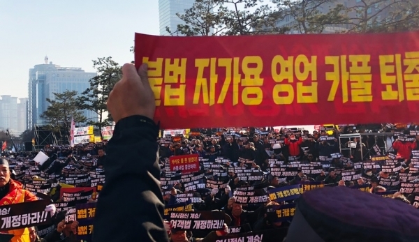 지난해 12월 서울 여의도 국회 앞 의사당대로에서 카카오 카풀에 반대하는 택시 집회가 열렸다. / 사진=시사저널e