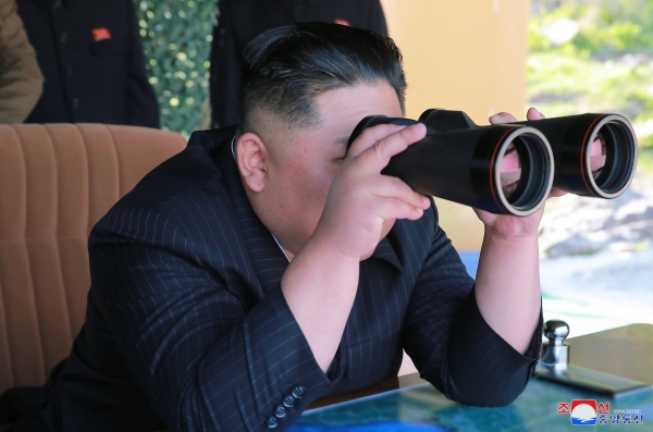 북한이 지난 9일 김정은 국무위원장의 지도 아래 조선인민군 전연(전방) 및 서부전선방어부대들의 화력타격훈련을 했다고 조선중앙통신이 보도했다. / 사진=연합뉴스