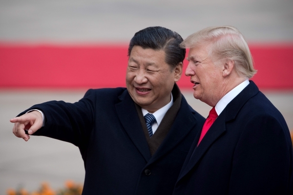 시진핑 주석(왼쪽)과 트럼프 대통령(오른쪽)이 2017년 11월 만났을 때 모습. / 사진=연합뉴스(AFP)