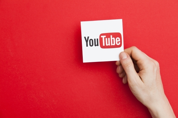 세계 최대 동영상 플랫폼 유튜브가 13세 미만 미성년자의 단독 라이브 스트리밍(실시간 방송)을 금지했다. 한국 나이 기준으로는 만 14세 미만 아동이 적용 대상이다./사진=셔터스톡