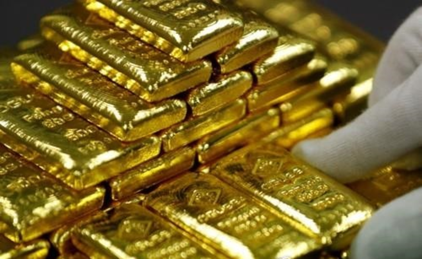 블룸버그 집계에 따르면 금 현물은 24일 장중 한때 온스당 1411.23달러까지 오르며 2013년 9월 이후 최고치를 기록했다. / 사진=연합뉴스, AP