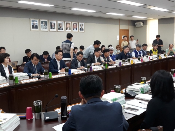 최저임금위원회 4차 전원회의가 25일 정부세종청사에서 열렸다. / 사진=이준영 기자