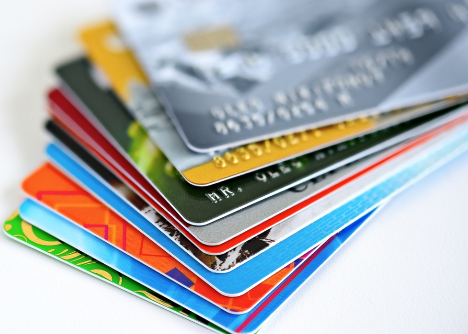 업권별로 중금리 대출 금리가 차등화됨에 따라 카드사들이 이에 맞춰 새로운 중금리 대출 상품 출시에 나서고 있다./사진=셔터스톡