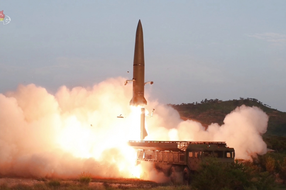 북한이 지난달 25일 호도반도 일대에서 발사한 신형 단거리 탄도미사일  모습./사진=연합뉴스