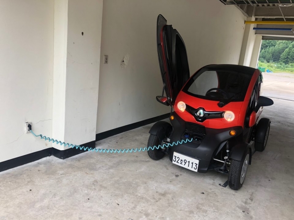 충전 중인 트위지의 모습. /사진=최창원 기자