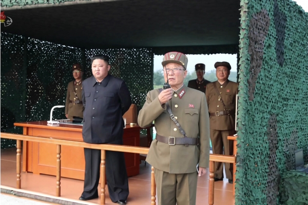 북한이 지난 10일 김정은 국무위원장 지도 하에 초대형 방사포 시험사격을 다시 했다고 북한 매체들이 11일 보도했다. / 사진=연합뉴스
