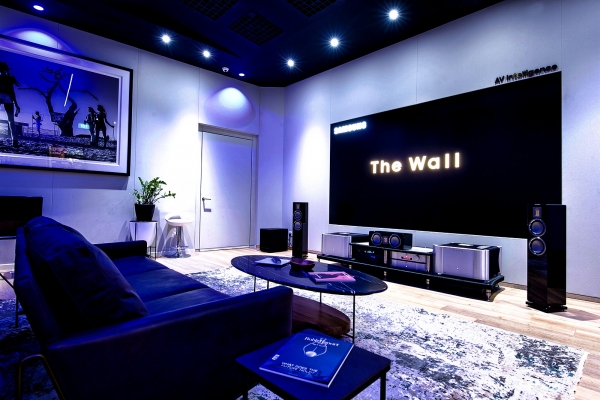 삼성전자가 24일(현지 시간) 전 세계에서 4번째로 싱가포르에‘더 월(The Wall)’체험용 쇼룸을 오픈했다. 프리미엄 디스플레이‘더 월 럭셔리(The Wall Luxury)’146형 제품 사진. / 사진=삼성전자