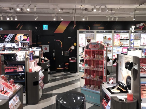 같은 날 방문한 시코르 코엑스점 내부는 세포라와 비교해 비교적 한산한 모습이다. /사진=박지호 기자