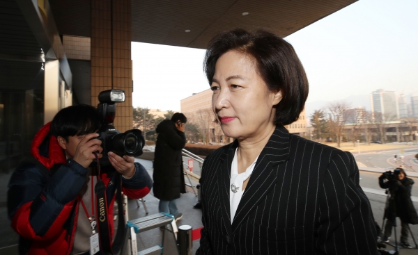 추미애 법무부 장관이 10일 오후 경기도 정부과천청사 법무부로 들어서고 있다. /사진=연합뉴스