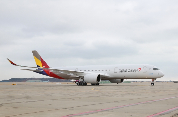 아시아나항공이 중장거리 주력기종인 A350 11호기를 도입했다. A350 11호기는 4일(화) 인천국제공항에 도착했다. /사진=아시아나항공