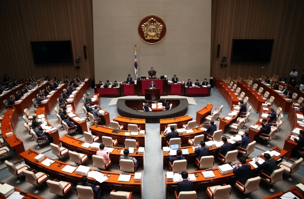 '코로나19' 관련 법안이 2월 임시국회에서 처리될 전망이다. /사진=연합뉴스