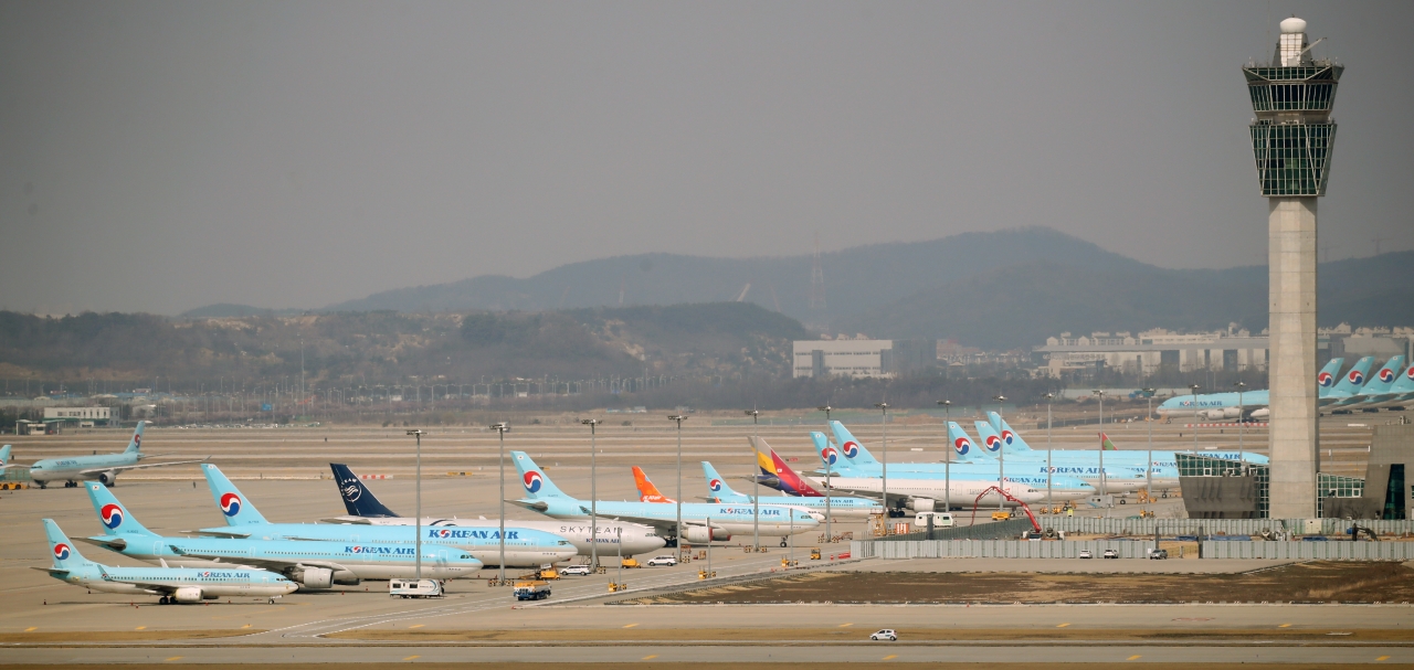 코로나19 영향으로 항공업계가 직격탄을 맞은 가운데 지난 9일 인천국제공항에 항공기들이 늘어서 있다. / 사진=연합뉴스