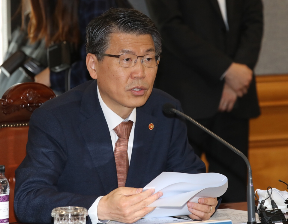 은성수 금융위원장이 6일 오후 서울 중구 명동 은행회관에서 열린 금융리스크 대응반 회의에서 인사말을 하고 있다. / 사진=연합뉴스