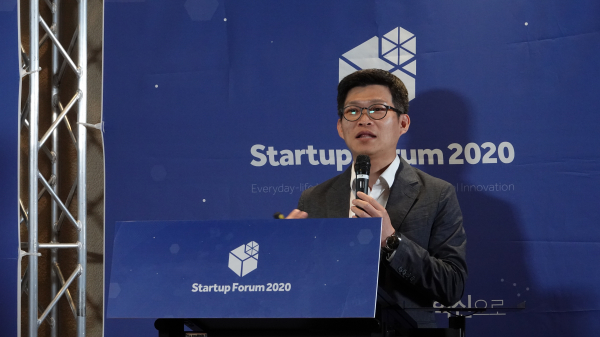 권용길 네오플라이 대표가 18일 서울 그랜드하야트에서 시사저널e가 주최한 스타트업포럼2020 행사에서 '네오플라이가 만난 일상을 혁신하는 스타트업들'이라는 주제로 강연하고 있다. /사진=강수지PD
