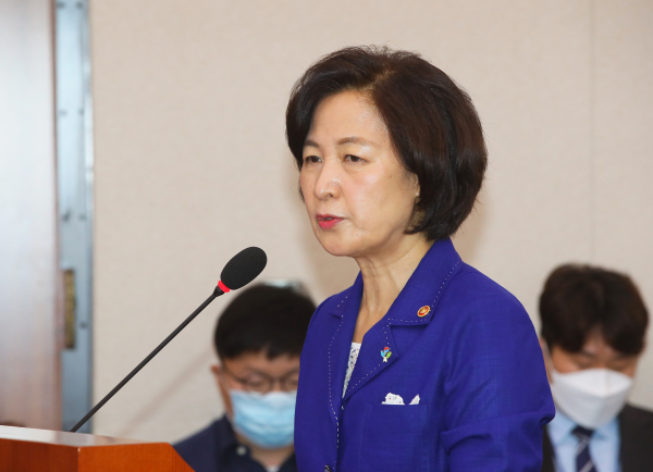 추미애 법무부 장관이 18일 국회 법제사법위원회 전체회의에서 업무 보고하고 있다. / 사진=연합뉴스