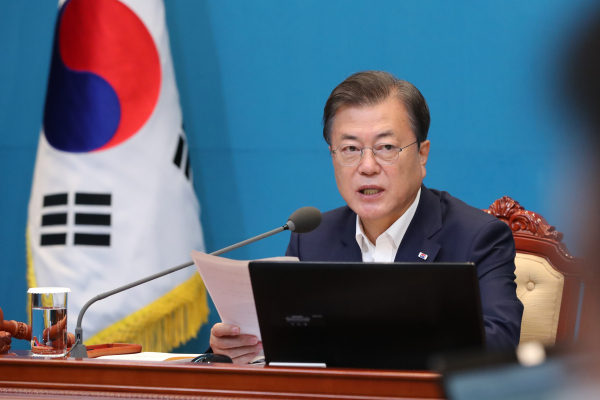 문재인 대통령이 23일 청와대에서 국무회의 및 수도권 방역 대책회의를 주재하고 있다. / 사진=연합뉴스