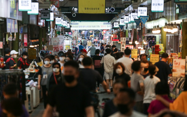 28일 금융위원회, 금융감독원 등에 따르면 정부는 6월 말부터 15개 은행, 8개 은행지주회사 등에 바젤Ⅲ 최종 신용리스크 개편안의 조기시행을 허용한다. /사진=연합뉴스