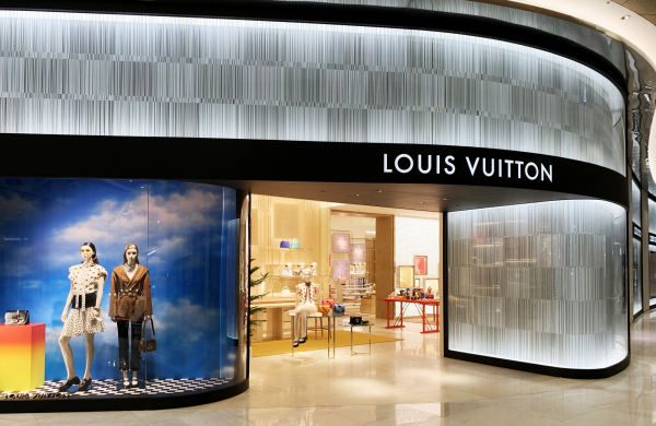 롯데백화점 잠실점 에비뉴엘 1층에 위치한 루이비통 여성 전문매장. /사진=롯데백화점