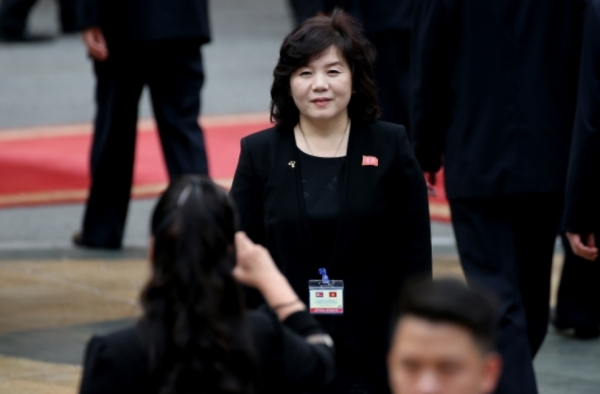 최선희 북한 외무성 제1부상이 지난 3월 1일 베트남 하노이 주석궁에서 열린 공식환영식에 앞서 기념촬영을 하고 있다. / 사진=연합뉴스