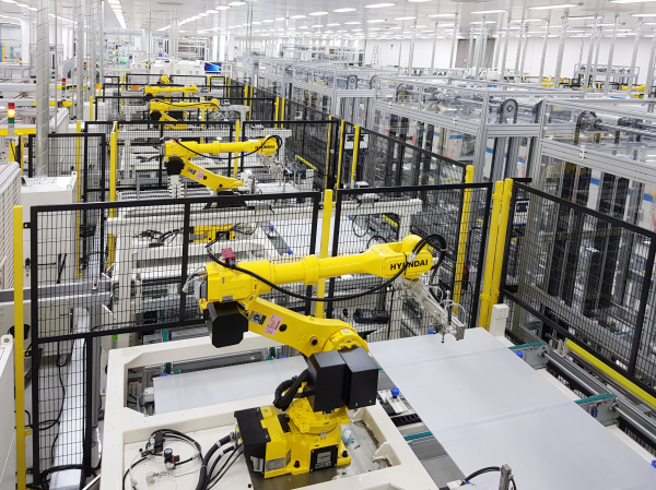 현대에너지솔루션 태양광 스마트팩토리 내부. /사진=현대중공업그룹