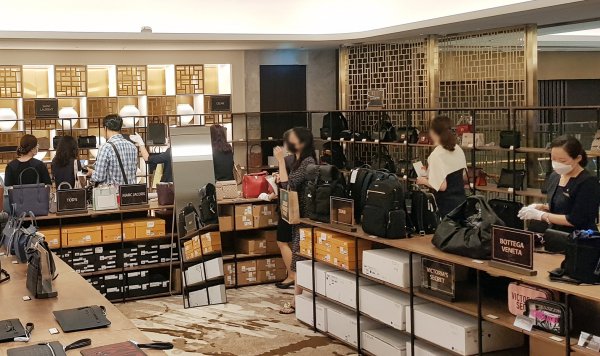 신라면세점 면세 재고품 현장은 비공개지만, 롯데면세점과 비슷하게 운영된다. / 사진=롯데면세점