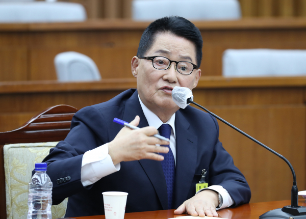 박지원 국가정보원장 후보자가 27일 국회에서 열린 정보위원회 인사청문회에서 의원들의 질의에 답변하고 있다. /사진=연합뉴스