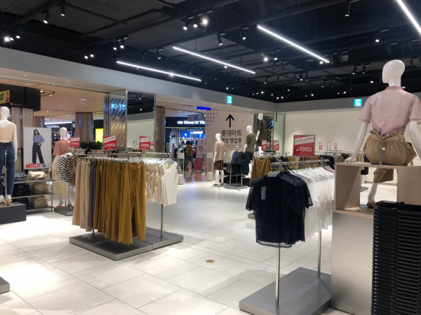 지유 롯데월드몰점은 폐점을 앞두고 텅 빈 모습을 연출했다. / 사진=한다원 기자