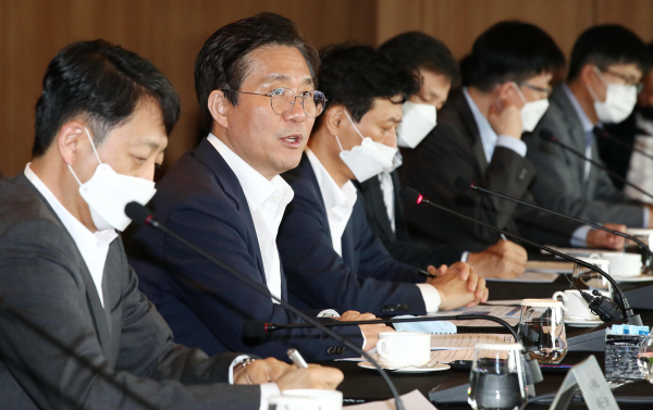 지난 7월 21일 오후 서울 강남구 인터컨티넨탈서울코엑스호텔에서 열린 '2020 통상산업포럼'에서 성윤모 산업통상자원부 장관이 인사말을 하고 있다. / 사진=연합뉴스