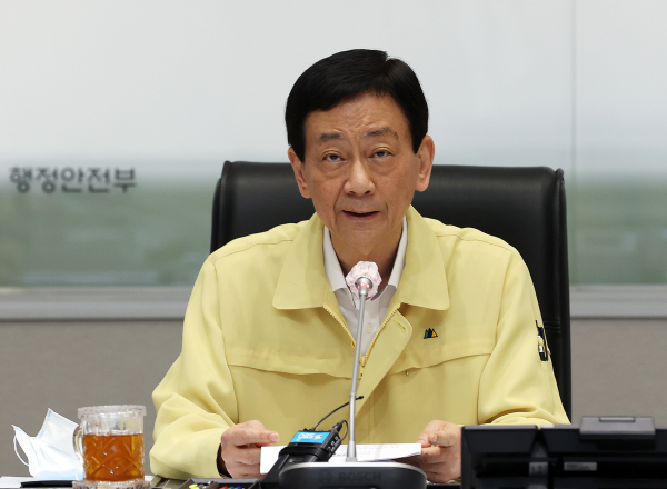 진영 행정안전부 장관이 지난 7월 30일 오전 정부서울청사 서울상황센터에서 집중호우 대처상황 긴급 점검회의를 주재하며 발언하고 있다. / 사진=연합뉴스