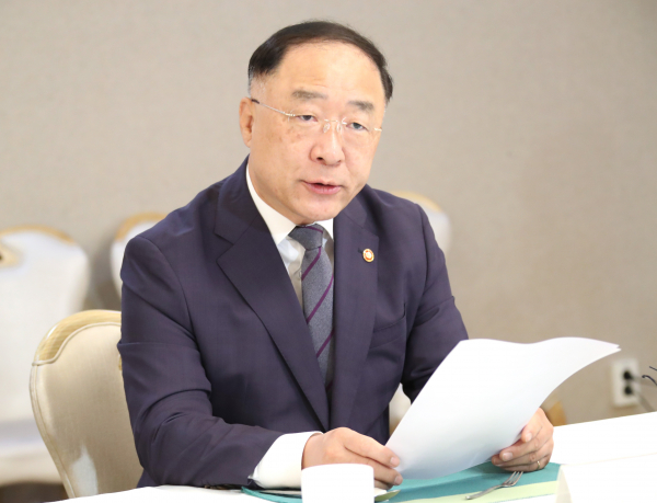 홍남기 경제부총리 겸 기획재정부 장관이 19일 정부서울청사에서 제3차 부동산 시장 점검 관계장관회의를 주재하며 발언하고 있다. / 사진=연합뉴스