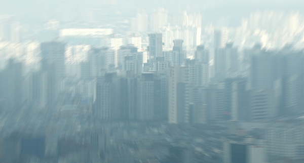 22일 업계 등에 따르면 대규모 공급물량 여파로 오피스텔 수익률은 점차 떨어지는 추세다.&nbsp; 여기에 대출규제로 수분양자들이 계약을 포기하는 사례도 속출하고 있다. / 사진=연합뉴스