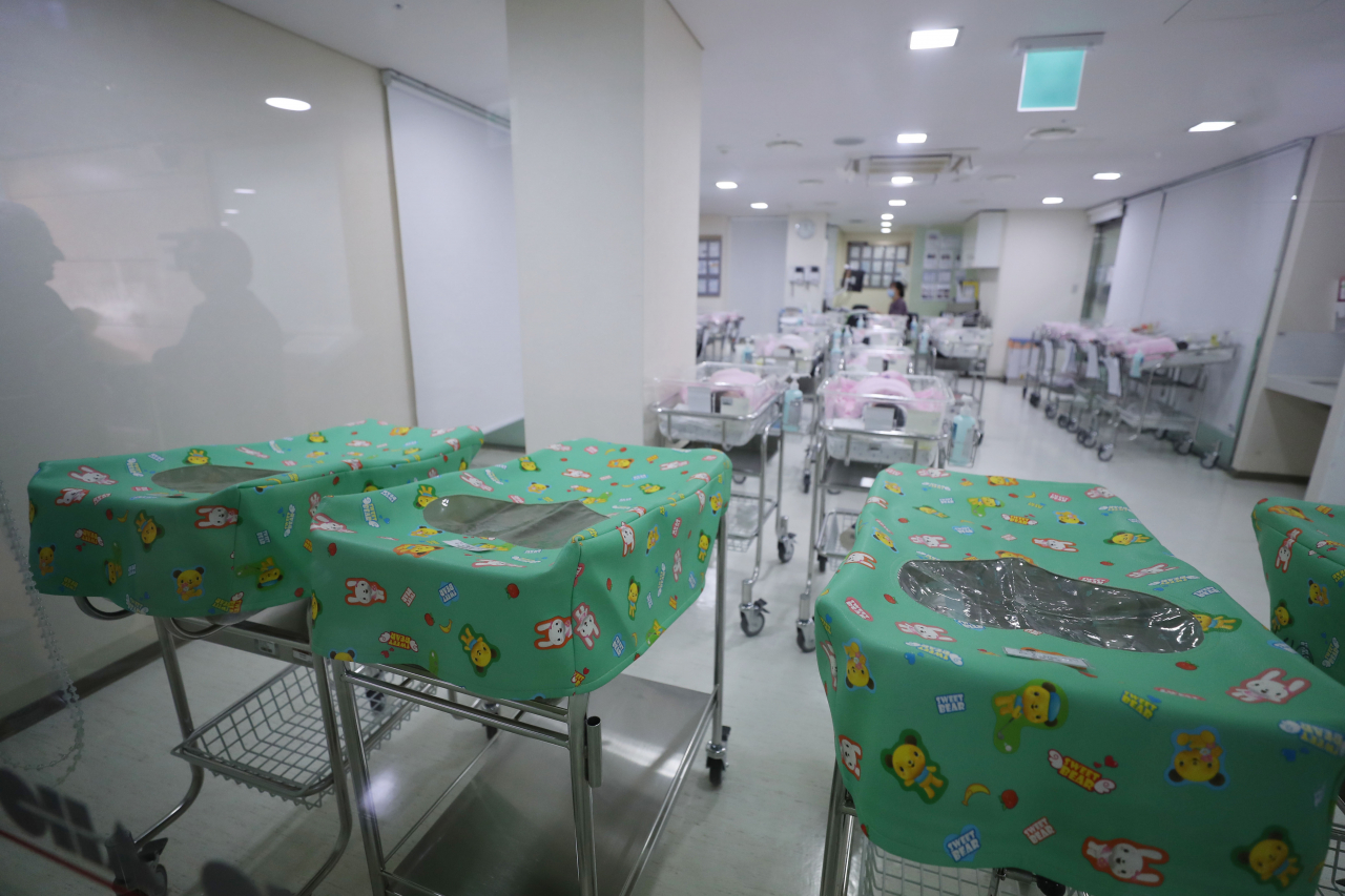 지난해 3월 서울 시내 한 병원 신생아실 / 사진=연합뉴스