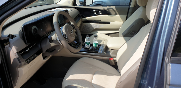 운전석 모습. / 사진=박성수 기자