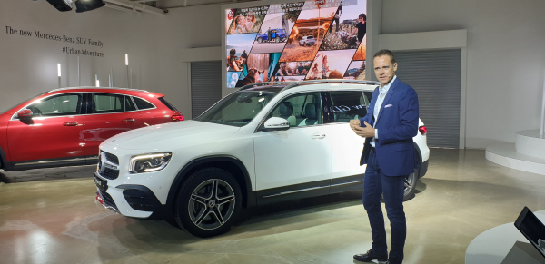 마크 레인 벤츠코리아 부사장은 3일 서울웨이브아트센터에서 GLB, GLA, GLE 쿠페 등 SUV 패밀리를 공개했다. / 사진=박성수 기자.