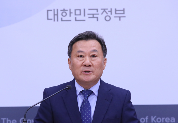 황서종 인사혁신처장이 지난해 9월 24일 세종시 정부세종청사에서 공공기관에 최소 1명 이상의 여성 임원 임용을 추진하고 장애인 의무고용률 준수를 강화하는 '범정부 균형인사 추진계획'을 발표하고 있다. / 사진=연합뉴스