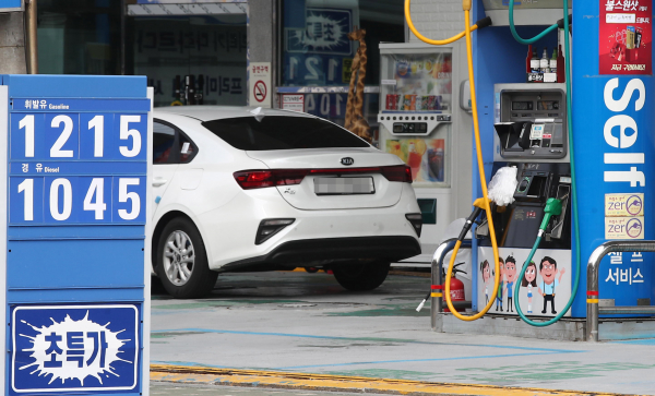 국내 휘발유 가격이 4주 연속 하락세를 보이고 있다. /사진=연합뉴스.