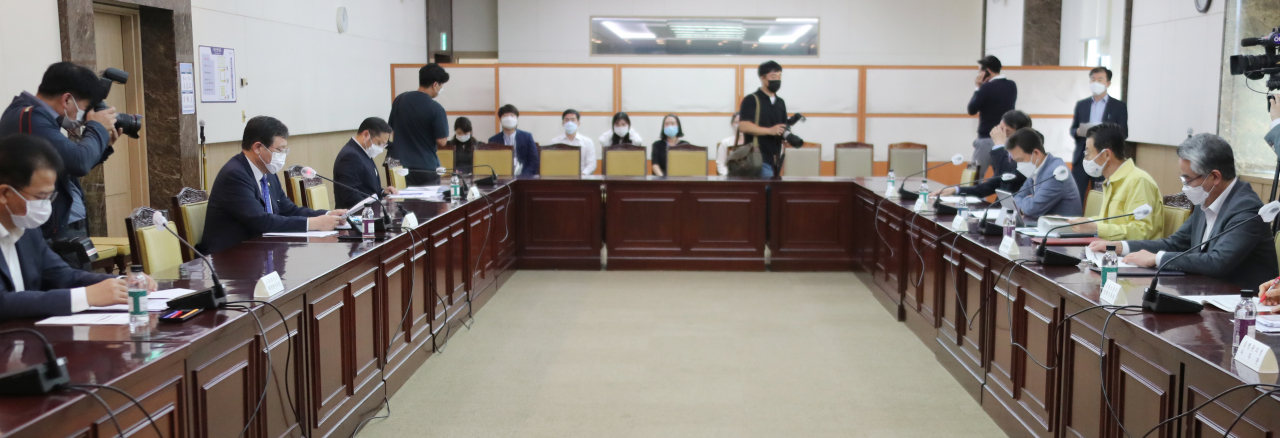 안일환 기재부 제2차관이 지난 23일 정부 서울청사에서 열린 긴급 재정관리점검회의를 주재하고 있다. / 사진=연합뉴스