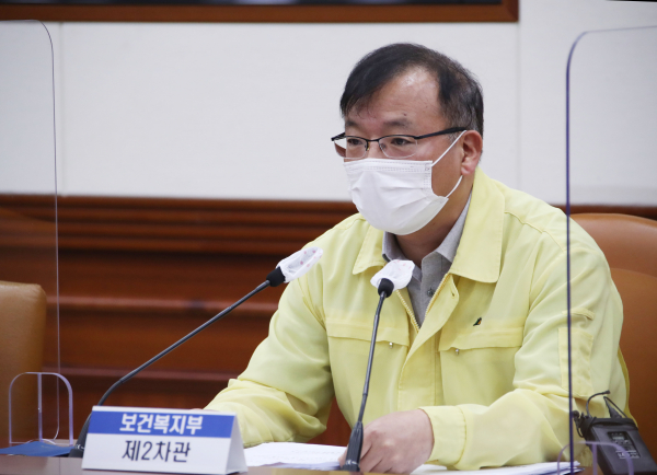 강도태 중앙재난안전대책본부 제1총괄조정관이 26일 오전 서울 광화문 정부서울청사에서 열린 신종 코로나바이러스 감염증(코로나19) 대응 중앙재난안전대책본부 회의에서 발언하고 있다. /사진-연합뉴스