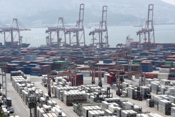 18일 통계청에 국가통계포털에 따르면 지난 2019년 한국의 무역의존도가 3년 만에 가장 낮은 63.51%인 것으로 나타났다. /사진=연합뉴스