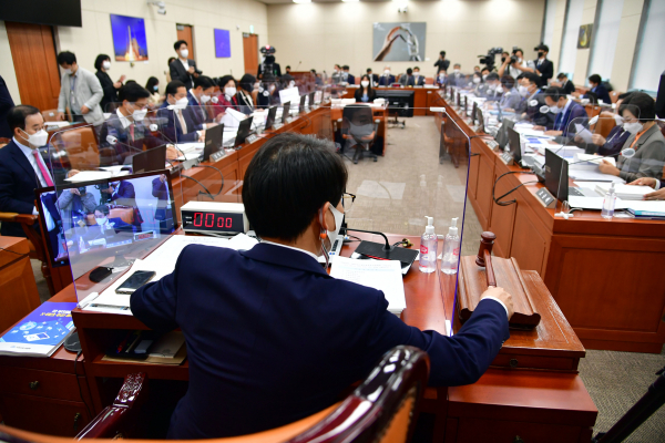 국회 과학기술정보방송통신위원회(과방위) 국정감사 마지막 날인 23일, 여야 의원들은 넷플릭스에 ‘무임승차’ 논란과 관련해 집중적으로 질의했다. / 사진 = 연합뉴스