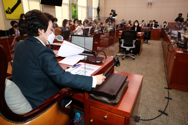27일 국회 여상가족위원회의 여성가족부에 대한 국정감사에서도 증인, 참고인 등 채택 문제를 둔 여야의 공방이 이어졌다. /사진=연합뉴스