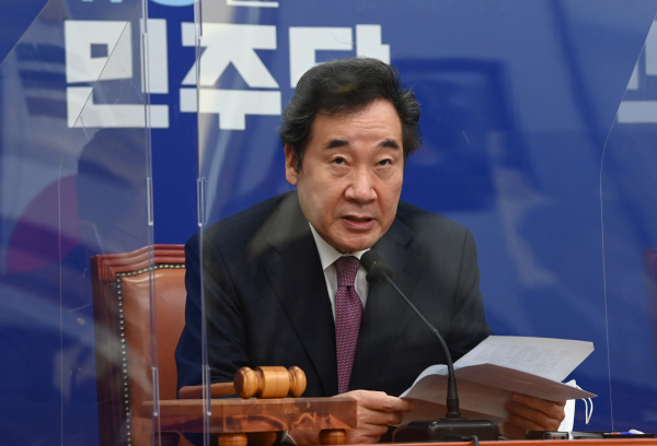 더불어민주당 이낙연 대표가 2일 오전 서울 여의도 국회에서 열린 최고위원회의에서 발언하고 있다. / 사진=연합뉴스