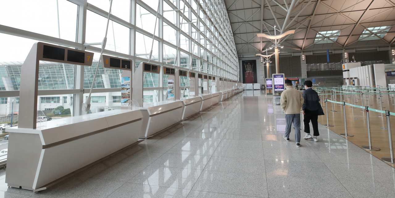 18일 인천국제공항 제1 여객터미널 출국장 여행사 카운터가 비어있다. / 사진=연합뉴스